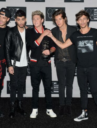 47 metų „One Direction“ fanė meilę grupei išreiškia savo kūnu(FOTO)