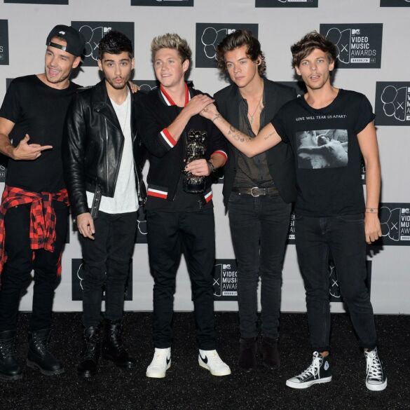 47 metų „One Direction“ fanė meilę grupei išreiškia savo kūnu(FOTO)