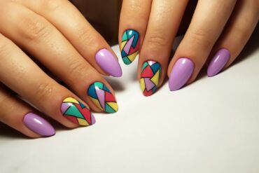 7 ryškiausios šiandienos nagų spalvų tendencijos