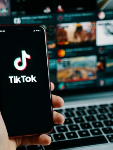 A. Anušauskas apie rekomendacijas nesinaudoti „TikTok“: „Visada reikia vertinti atsižvelgiant į realias grėsmes“