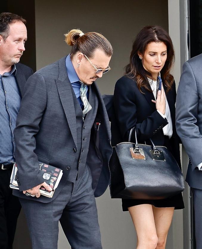 Aktorius Johnny Depp ir vėl vienišas - išsiskyrė su advokate Joelle Rich