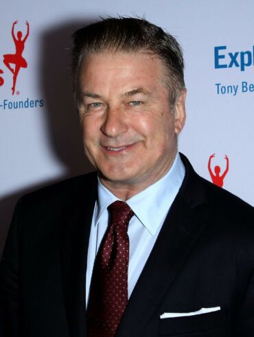 Alec Baldwin neprisipažįsta kaltės dėl netyčinio operatorės nužudymo: skundžia nuosprendį