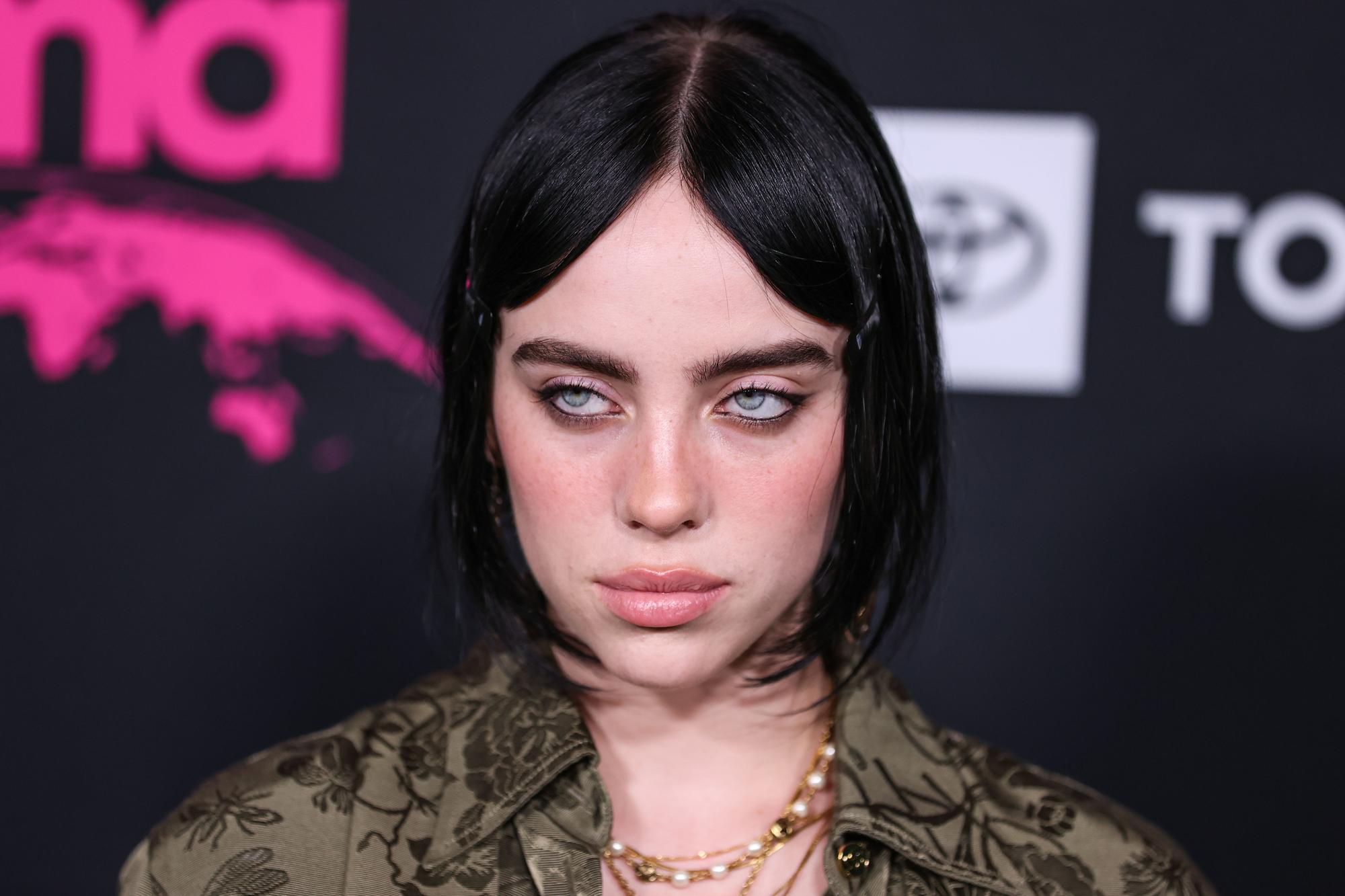 Atlikėja Billie Eilish išsitrynė visas socialinių tinklų programėlės telefone: tam yra rimta priežastis