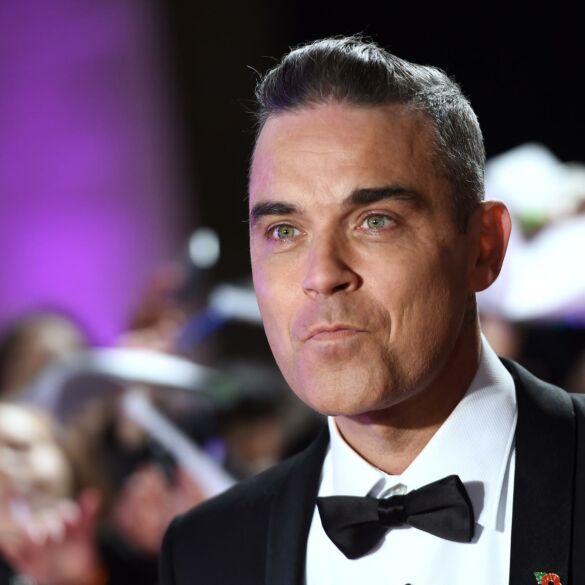 Atlikėjas Robbie Williams po 25 metų perdainavo legenda tapusį kūrinį „Angels“