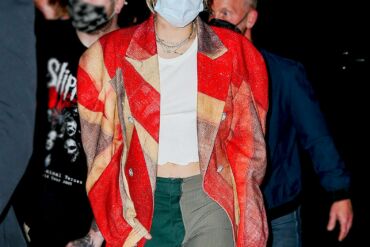 Atlikėjos Miley Cyrus apranga: mados naujovė ar stiliaus nesusipratimas?