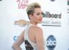 Be tabu: naujausiame Miley Cyrus klipe - keiksmažodžiai ir vulgarūs šokiai(ATNAUJINTA)