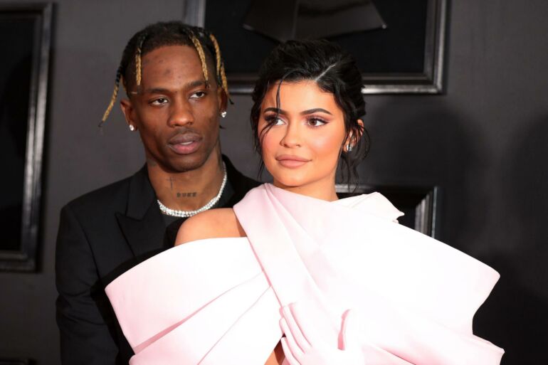 Byra socialinių medijų žvaigždės Kylie Jenner ir reperio Travis Scott santykiai