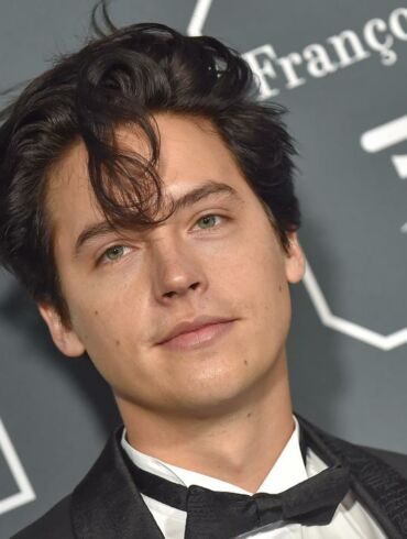 Cole Sprouse turi naują mylimąją?