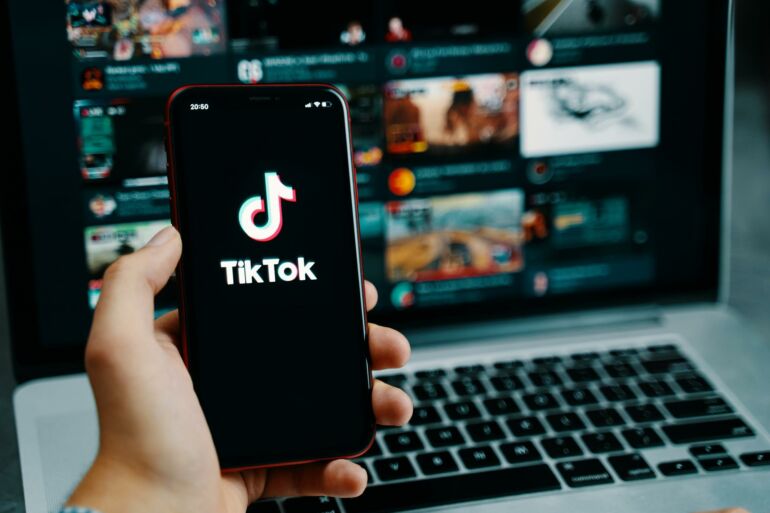 Danijos parlamente nurodyta iš darbinių mobiliųjų įrenginių pašalinti „TikTok“ programėlę