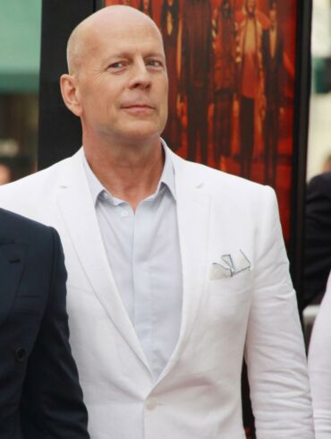 Dėl vienos iš savo dukrelių Bruce Willis tenka gerokai raudonuoti (FOTO)