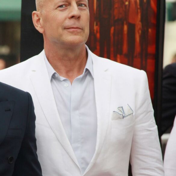 Dėl vienos iš savo dukrelių Bruce Willis tenka gerokai raudonuoti (FOTO)