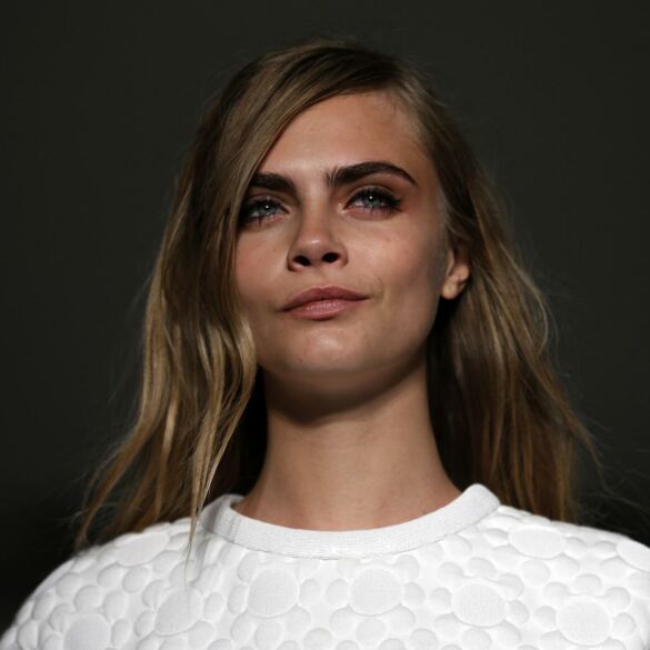 Drąsuolė: Cara Delevingne nusirengė naujausioje reklamoje(VIDEO)