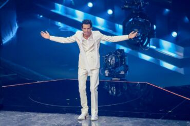 „Eurovizijoje“ savo pasirodymu visus sužavėjęs atlikėjas Mika pristato naują dainą!