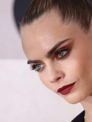 Fatališka moteris: manekenė Cara Delevingne suspindo Kanų kino festivalyje