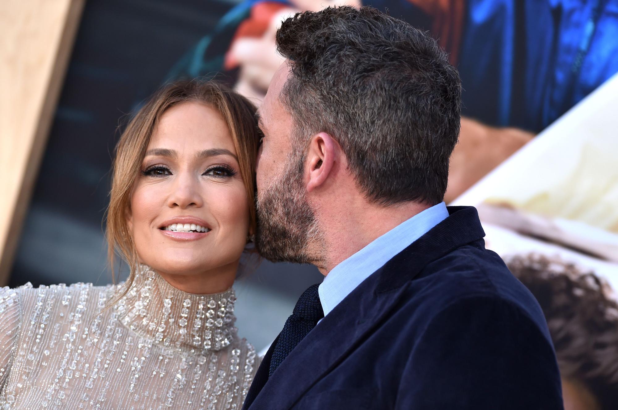 Filmo premjeroje pasirodė ant raudonojo kilimo itin retai matomi Jennifer Lopez ir Ben Affleck