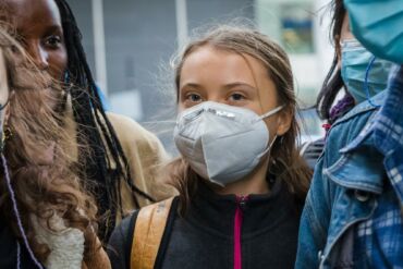 G. Thunberg dalyvavo proteste Londone prieš bankų vaidmenį klimato krizėje