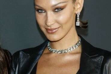 Garsios manekenės Bellos Hadid apranga per karščius - ne pats geriausias pasirinkimas? (FOTO)