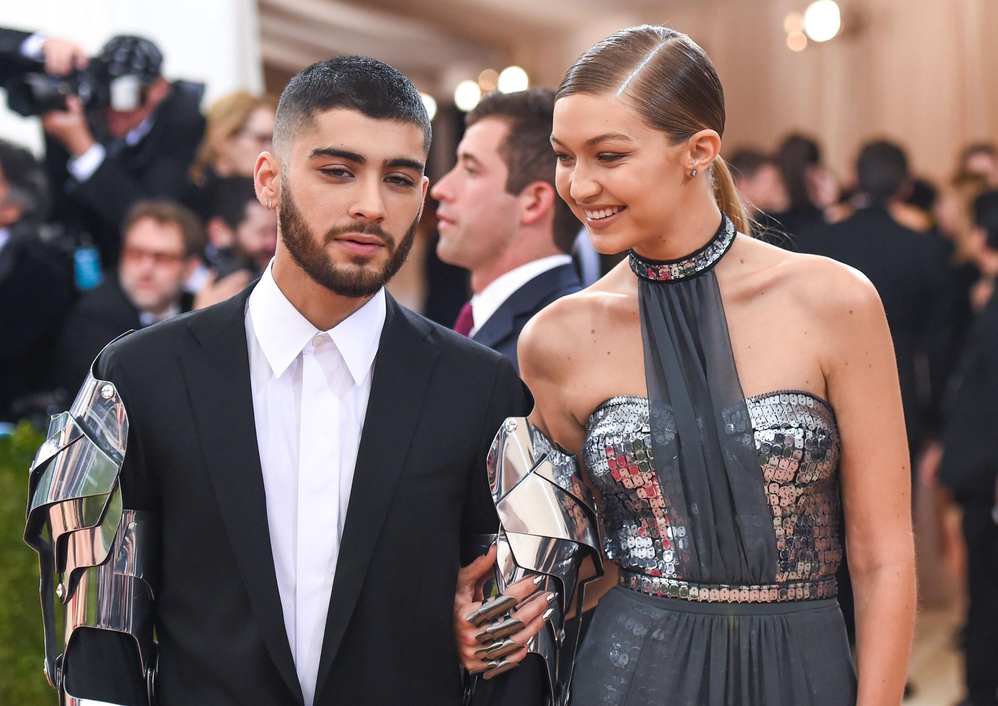 Gigi Hadid romantišką pasivaikčiojimą apkartino stiliaus nesėkmė (FOTO)