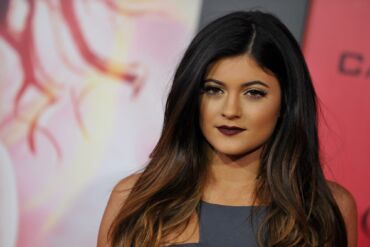 Gudruolė: Kardashian klano jaunėlė Kylie Jenner kopijuoja skandalingąją seserį(FOTO)