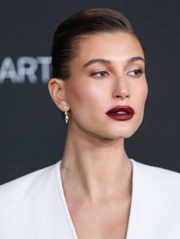 Hailey Bieber pristatė naujovę: kaip nepamiršti lūpdažio?