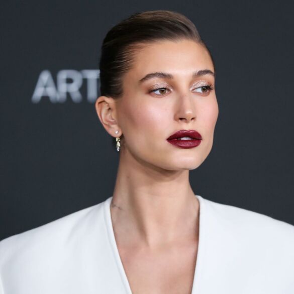 Hailey Bieber pristatė naujovę: kaip nepamiršti lūpdažio?