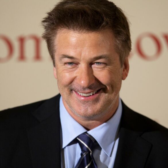 Holivudo aktoriui Alec Baldwin - rimtos bėdos: vyras oficialiai apkaltintas netyčiniu nužudymu