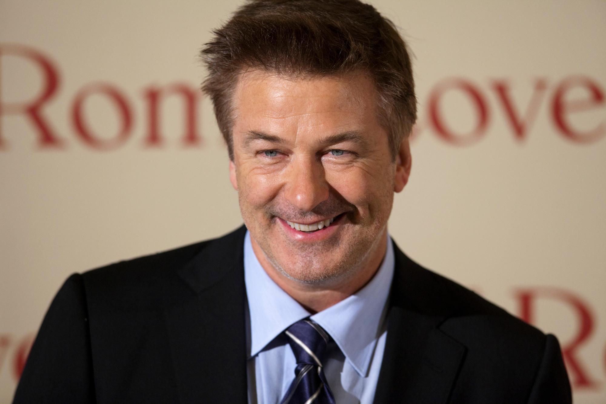 Holivudo aktoriui Alec Baldwin - rimtos bėdos: vyras oficialiai apkaltintas netyčiniu nužudymu