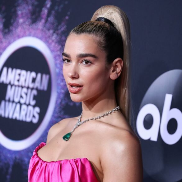 Į Lietuvą atvyksianti Dua Lipa - mados žurnalo „Vogue“ viršelio žvaigždė