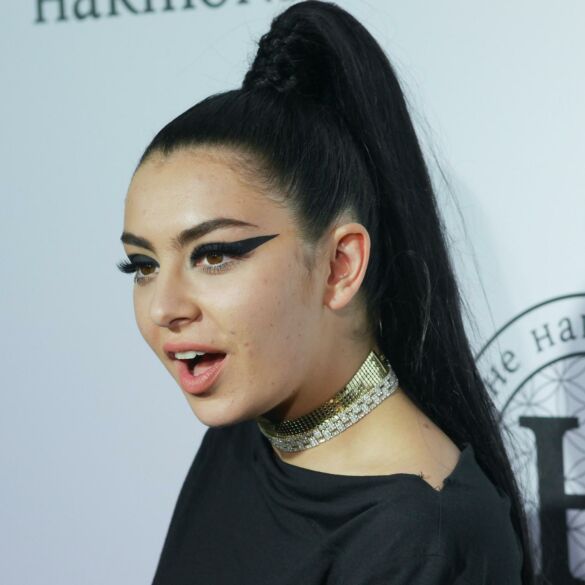 Įvaizdžio nesėkmę patyrusi Charli XCX drovumo nepaiso (FOTO)