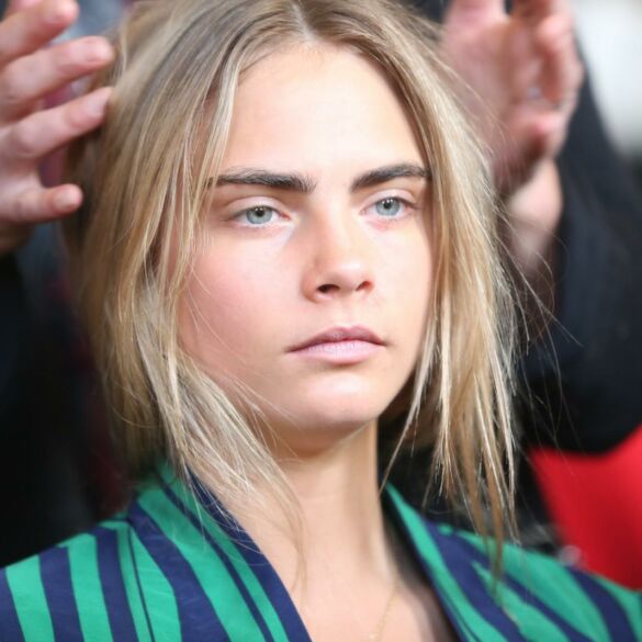 Įvertink: Cara Delevingne pademonstravo naują plaukų madą(FOTO)