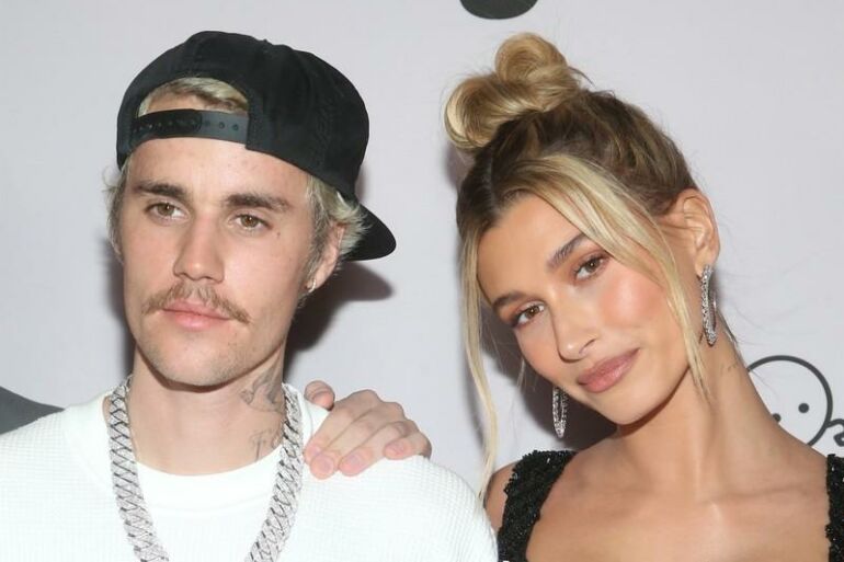 J. Bieber žmona Helovino proga nusimėtė drabužius: atkartojo legendinę sceną iš „Pačio baisiausio filmo“