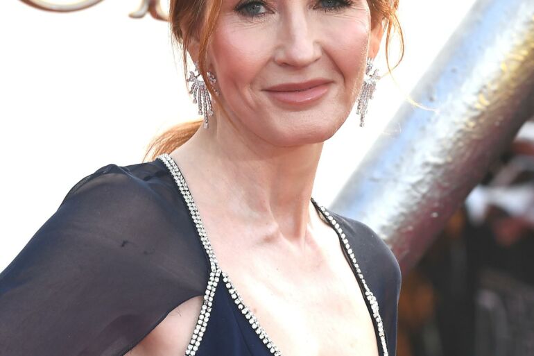 J.K. Rowling komentarai apie translyčius žmones: kodėl nuo rašytojos nusisuko daugelis jos gerbėjų bei kolegų?