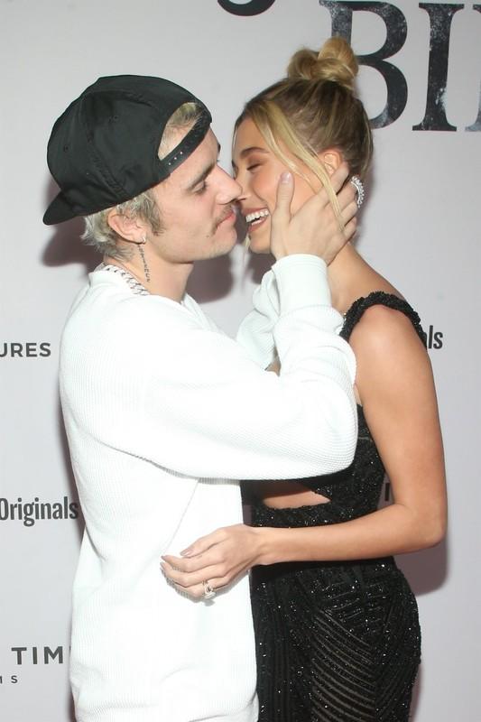 Justinas ir Hailey Bieberiai stebėjo operą Londone: įvertinkite jų stilių (FOTO)