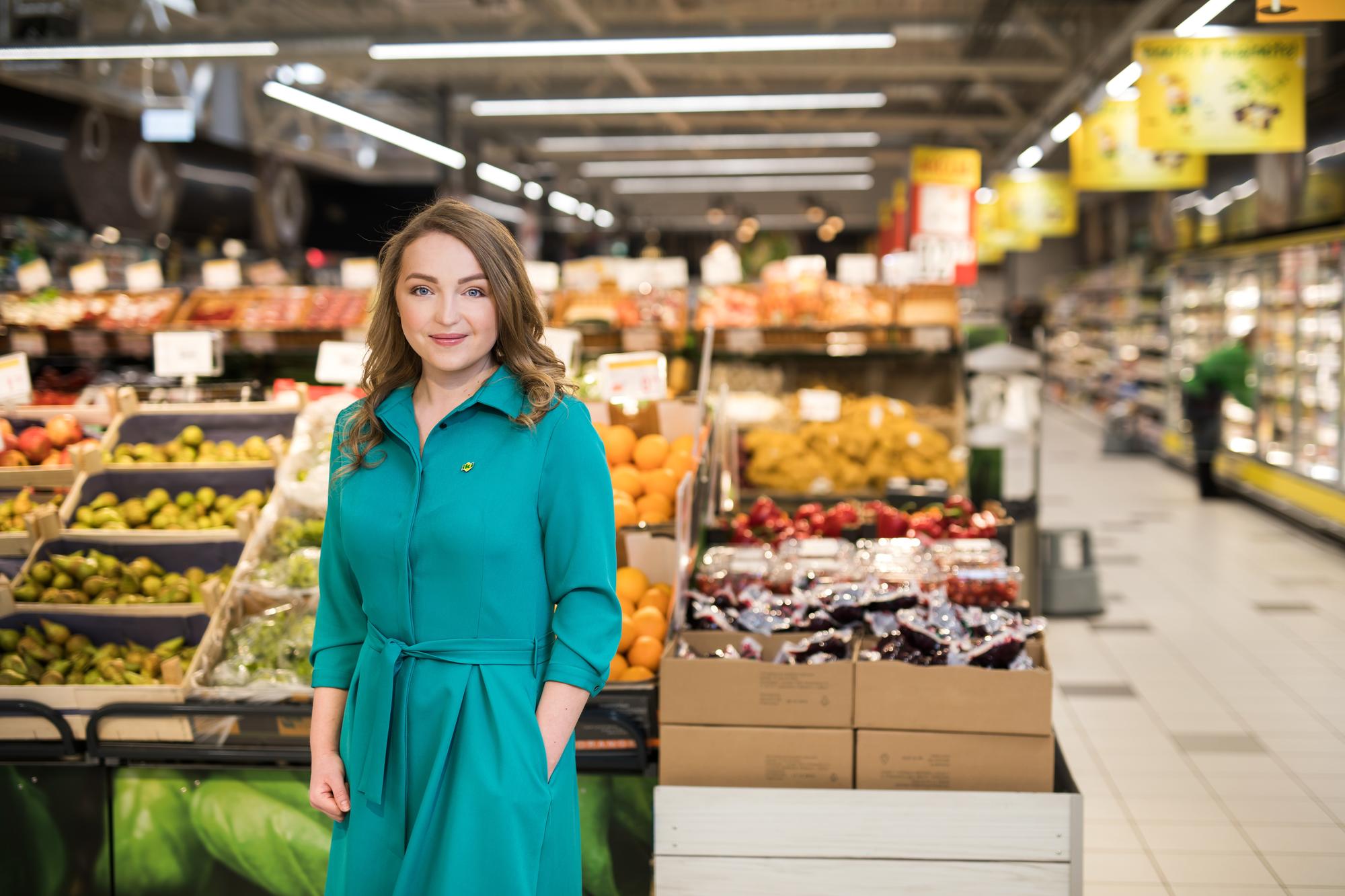 Karjeros laiptais kopianti mergina: pradėjau nuo darbo kasoje 