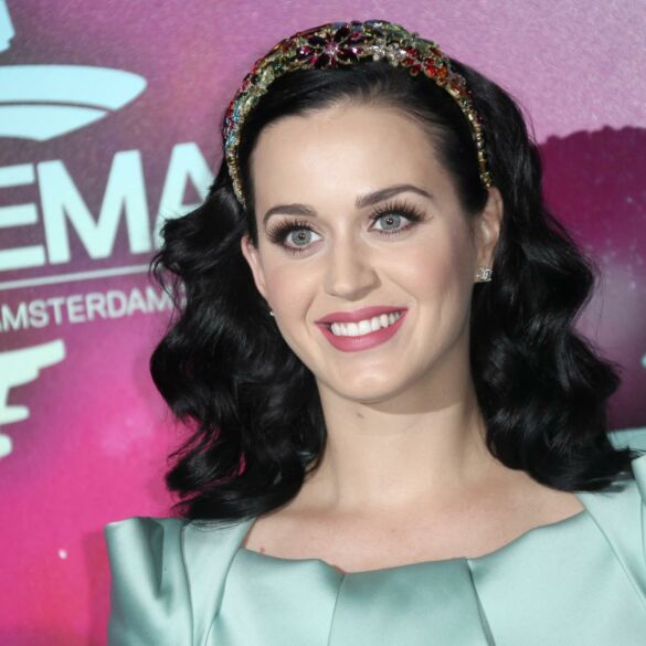 Katy Perry naujam klipui pasirinko prabangų karališką įvaizdį(VIDEO)