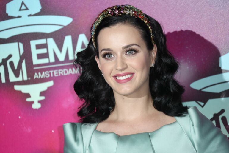 Katy Perry naujam klipui pasirinko prabangų karališką įvaizdį(VIDEO)