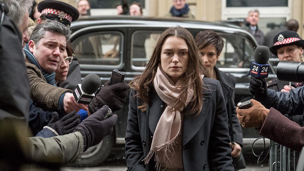 Keira Knightley į ekranus grįžta filme „Vieša paslaptis“: pasakojimas apie paprastą merginą