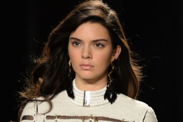 Kendall Jenner gerbėjams Kalėdų proga paruošė pikantišką staigmeną (VIDEO)