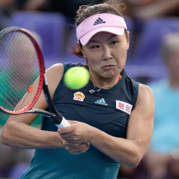 Kinijos teniso žvaigždė Peng Shuai ir toliau neigia ką nors kaltinusi