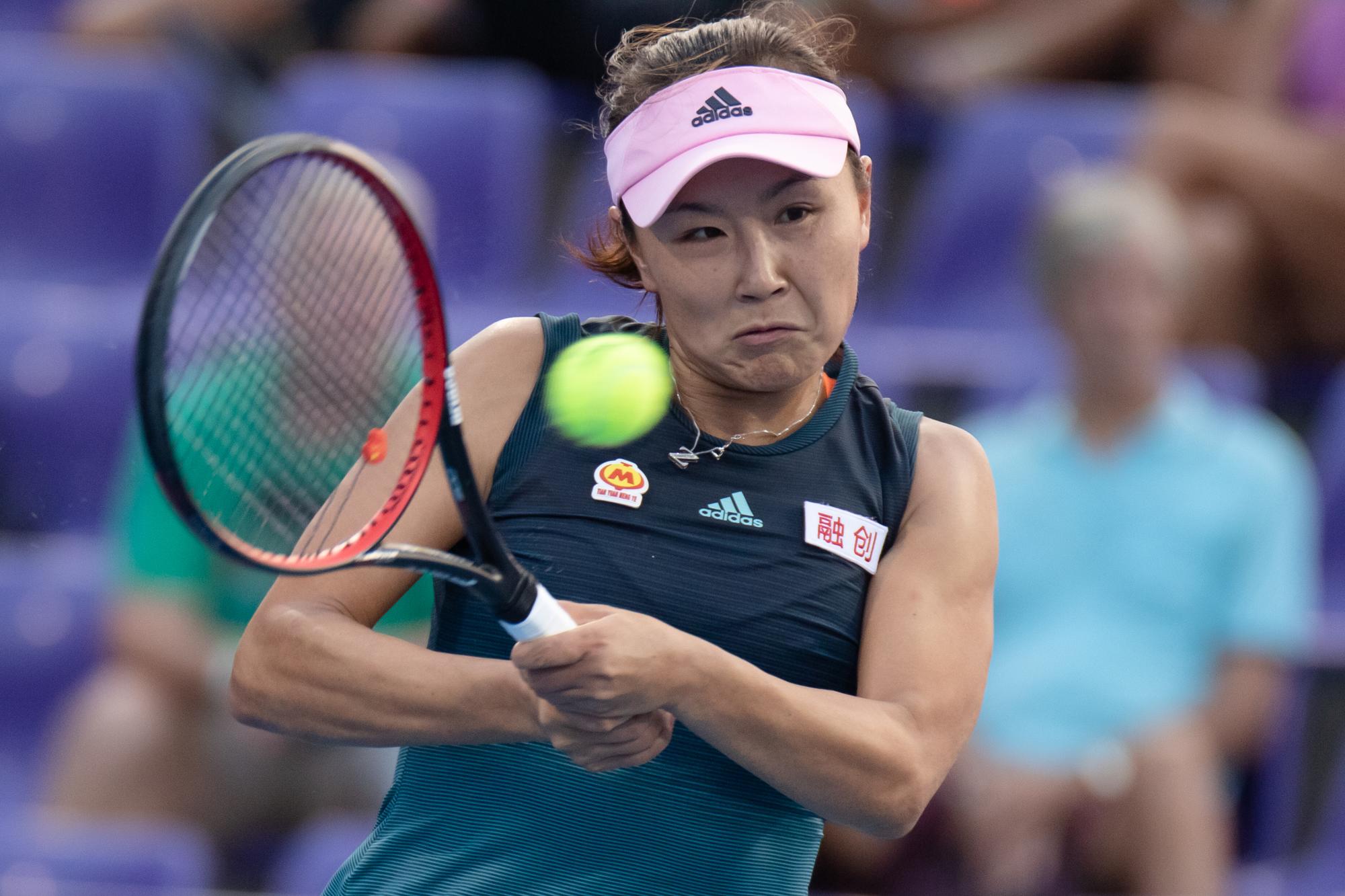 Kinijos teniso žvaigždė Peng Shuai ir toliau neigia ką nors kaltinusi