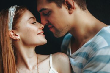Kokiam flirtui negali atsispirti skirtingo Zodiako ženklo vaikinai?