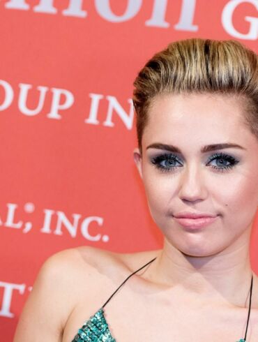 Kosmosas: naujausiame klipe Miley Cyrus tapo ateive(VIDEO)