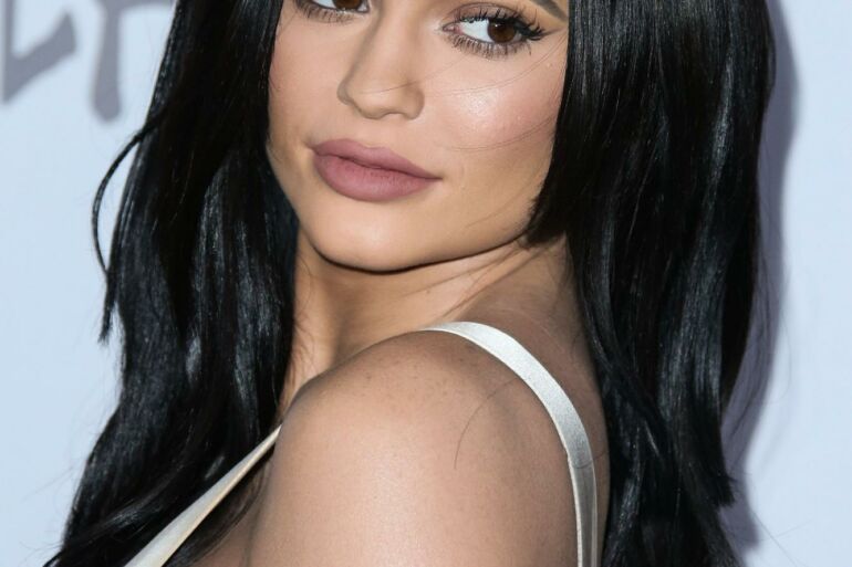 Kylie Jenner gerbėjų linčiuojama dėl padidėjusių kūno formų (FOTO)