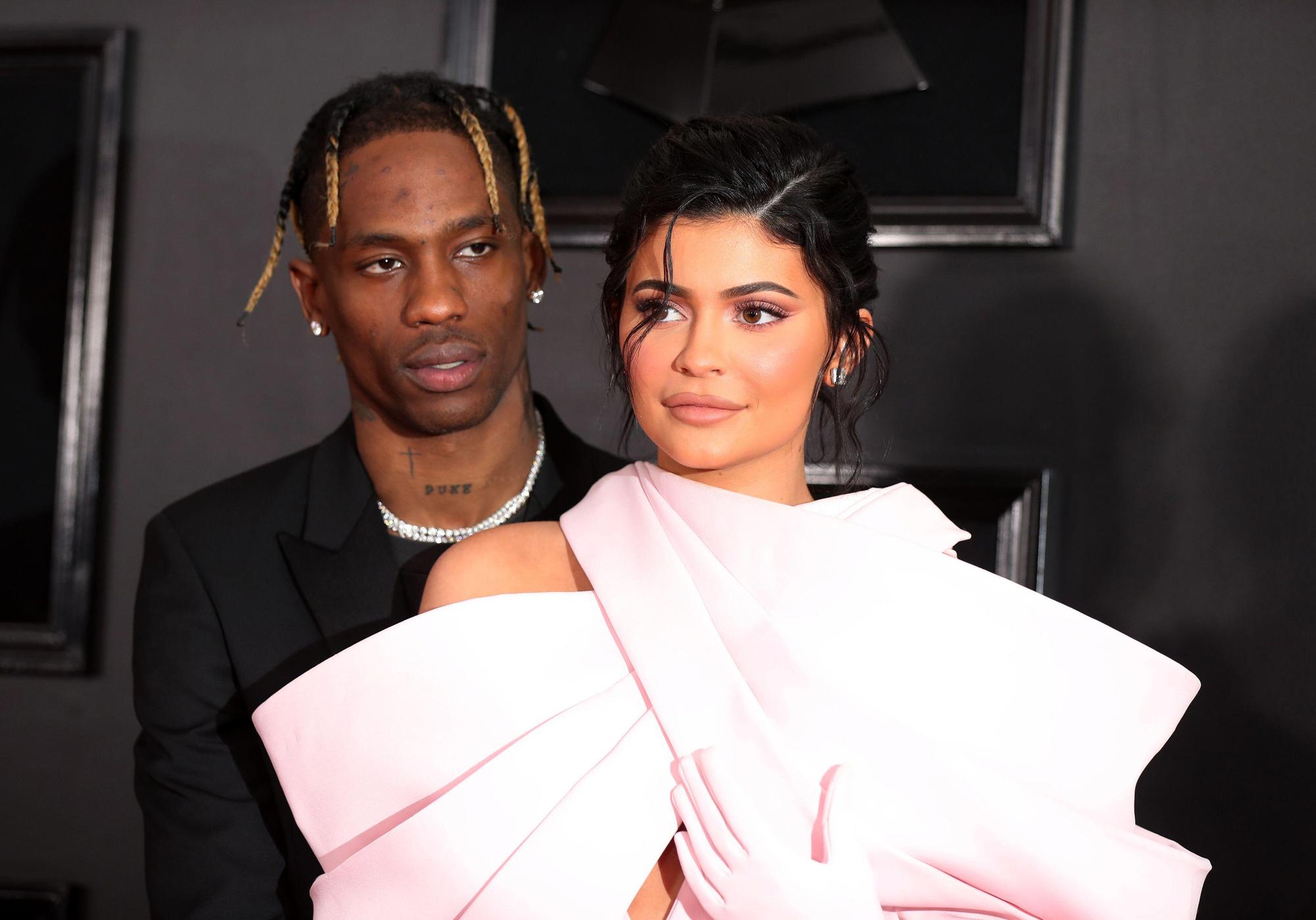 Kylie Jenner ir Travis Scott pagaliau atskleidė praėjusiais metais gimusio berniuko vardą