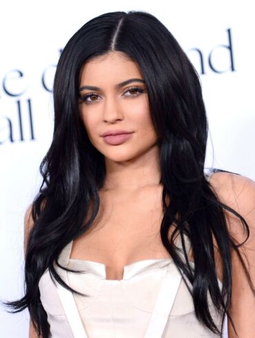 Kylie Jenner mylimasis iškeitė ją į išraiškingų formų gražuolę (FOTO)