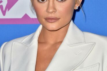Kylie Jenner pardavė savo kosmetikos prekinį ženklą