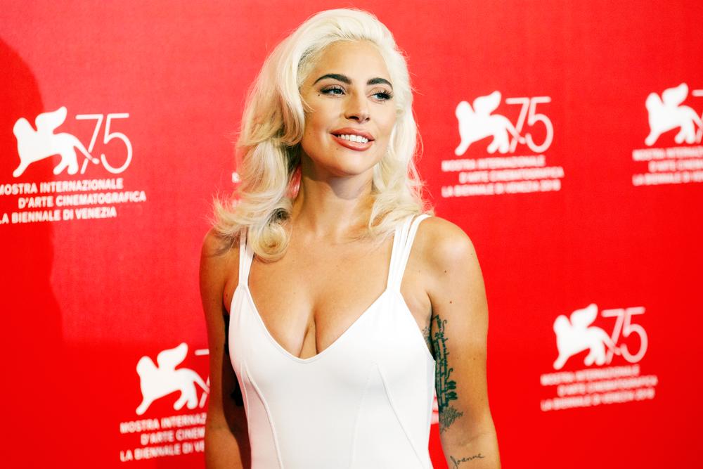 Lady Gaga filmuojasi Italijoje: išsiskyrė savo stiliumi