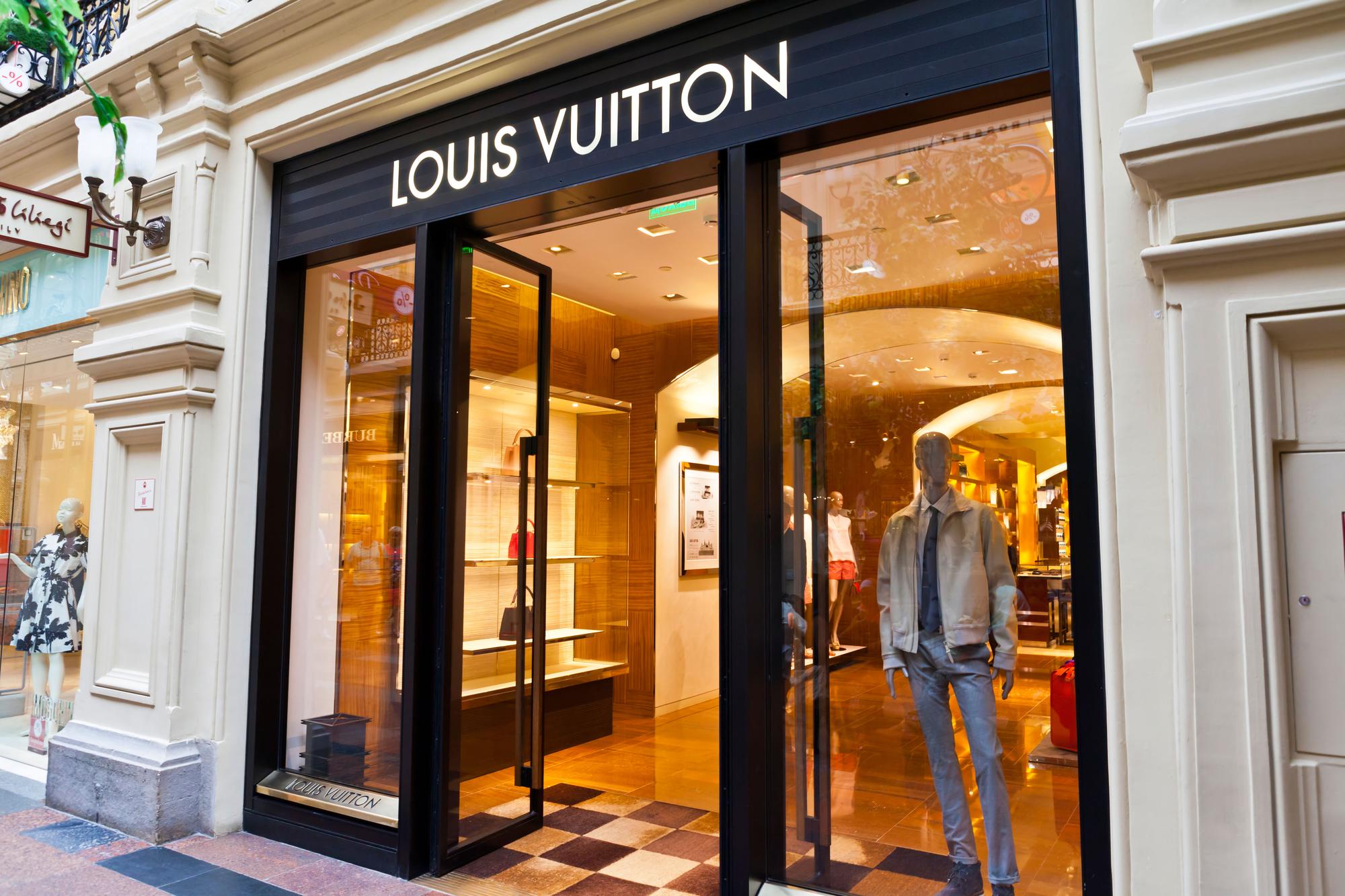 „Louis Vuitton“ pristatė prieštaringai vertinamą kolekciją: pagrindinis simbolis - „Z“ raidė