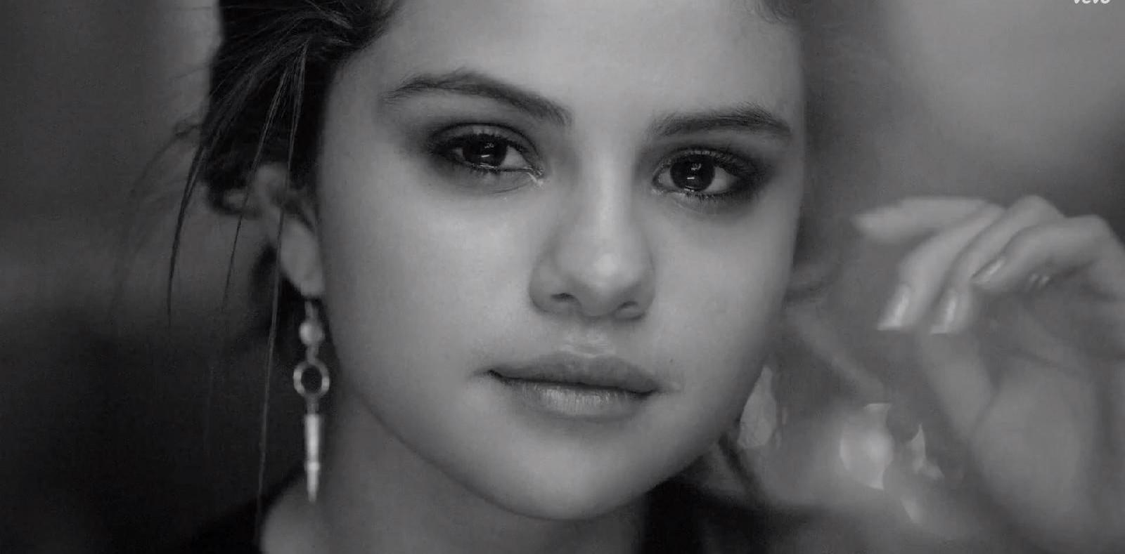 Meilė baigės: dainuodama apie Justiną Bieberį Selena Gomez negalėjo sulaikyti ašarų(VIDEO)