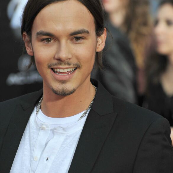 Meilės kerai: "Pretty Little Liars" karštuolis Tyler Blackburn atskleidžia